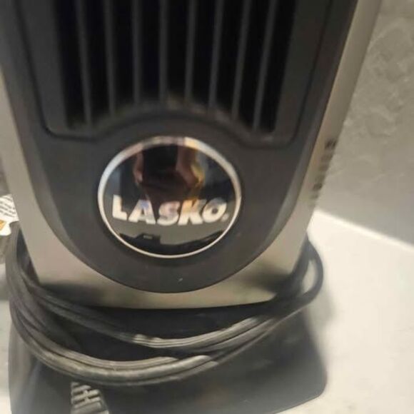 Lasko Ceramic Tower Heater WORKS - Picture 2 of 4